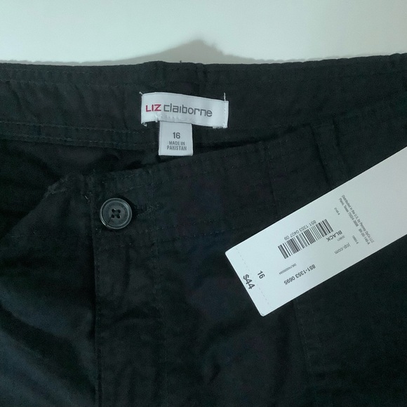 NWT. Liz Claiborne Cargo Pants.  Size 16 - Picture 4 of 4